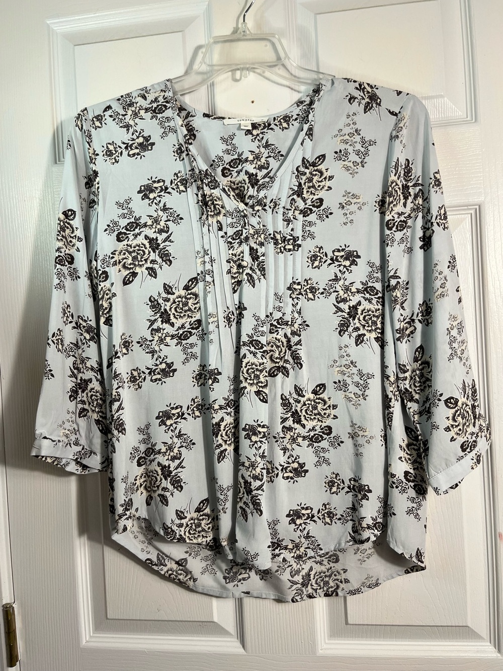 NWT Floral pleaded Front Blouse in Light Blue and Black M